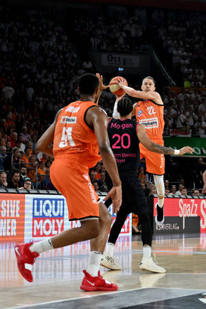 而且在多国 而且在多国